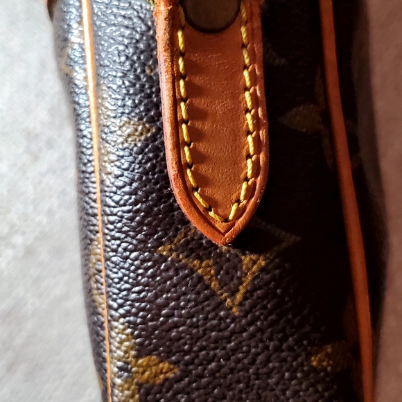 Louis Vuitton Monogram Danube - Picture 9 of 16